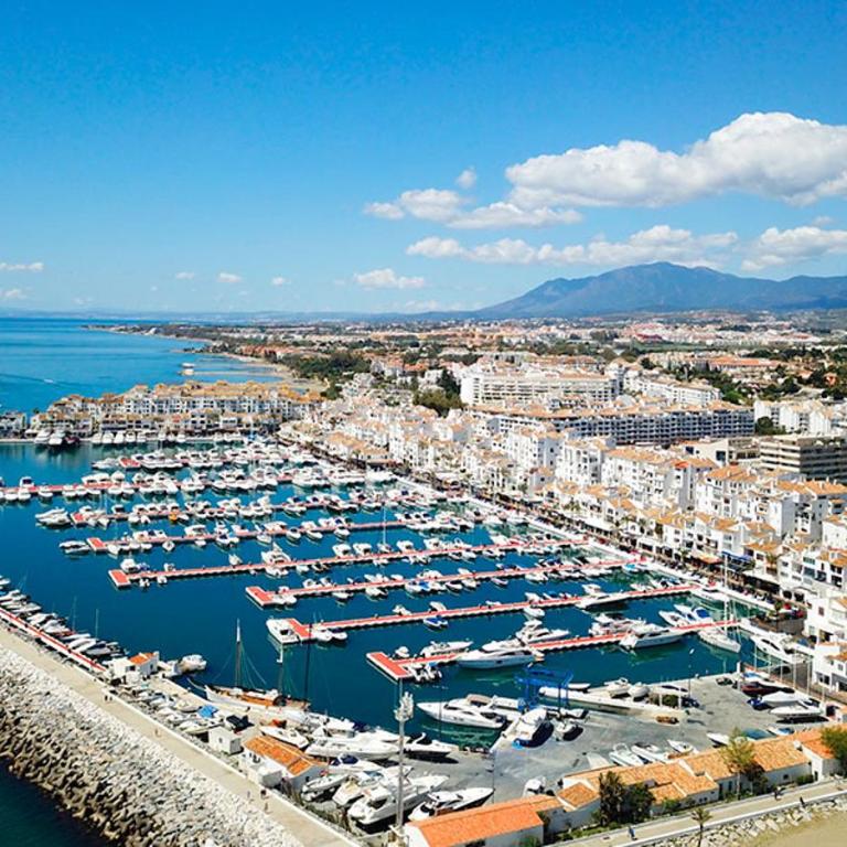 MARBELLA HOME RENTALS - Marina Banus, Puerto Banus, 2BR Apartment, parking & pool - Two-Bedroom Apartment - 32