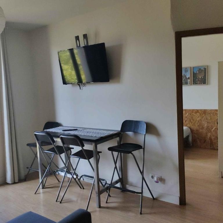 Diagonal Apartments - Three-Bedroom Apartment - 24