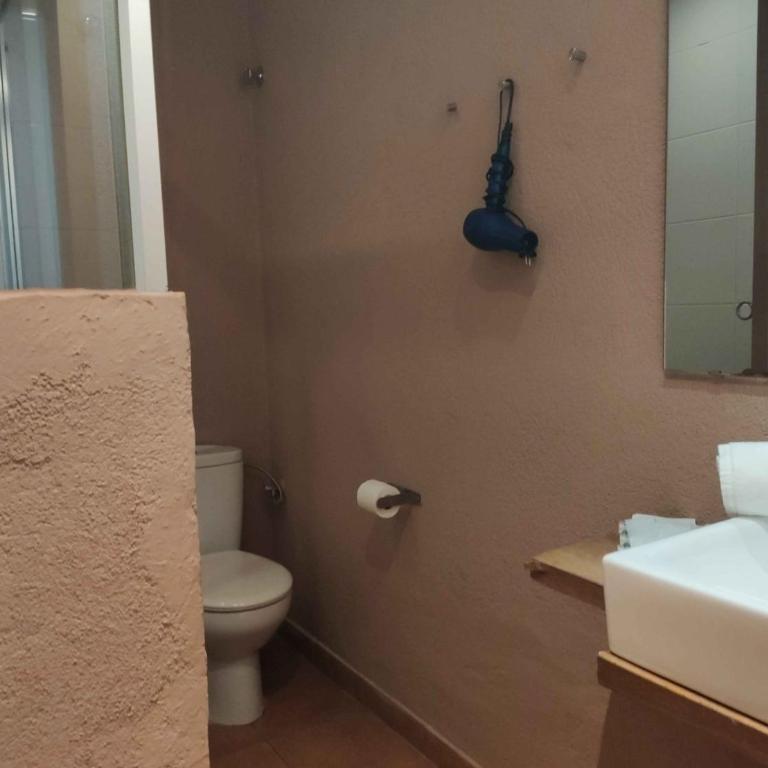 Diagonal Apartments - Three-Bedroom Apartment - 13