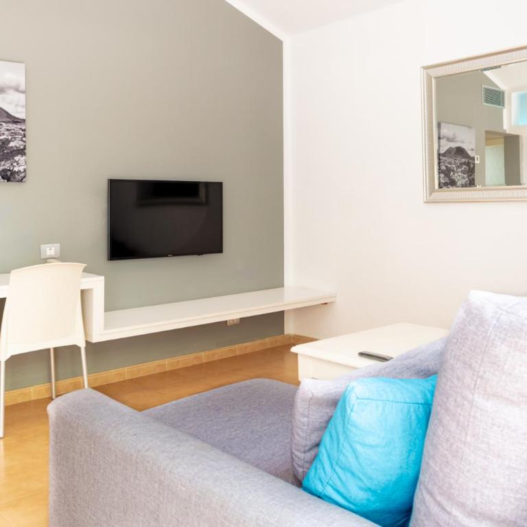 Hyde Park Lane - Two-bedroom apartment (2 Adults and 1 Child) - 1