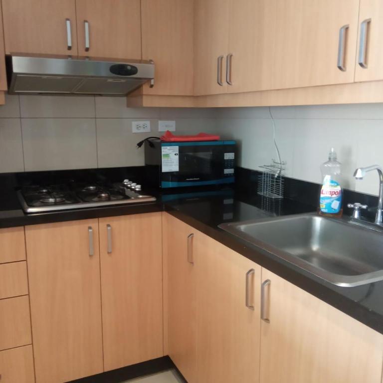 Rep del Salvador, Quito 1-bedroom condo with parking and Netflix - One-Bedroom Apartment - 42