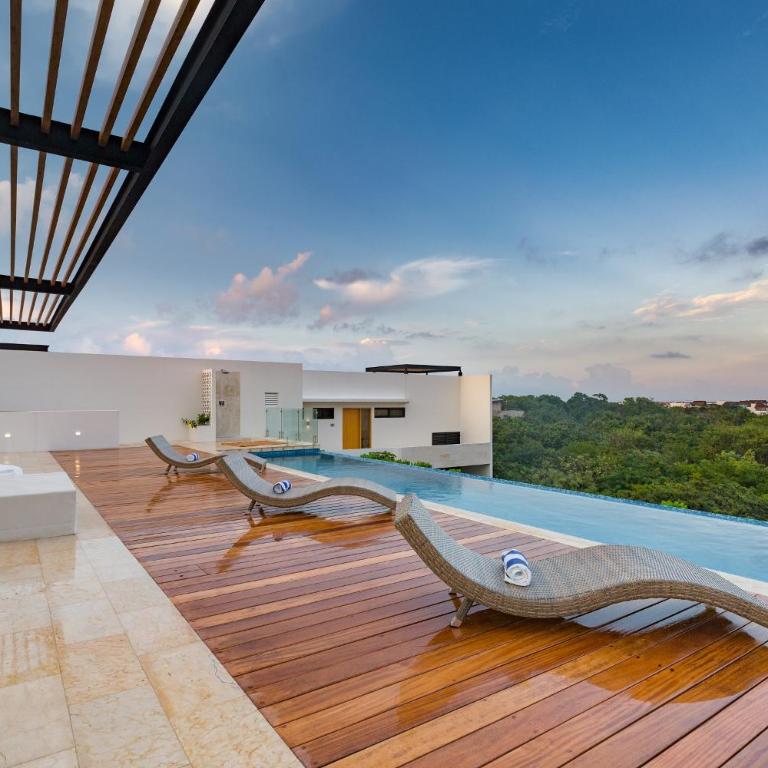 Infinity Suites - Deluxe King Suite - 3