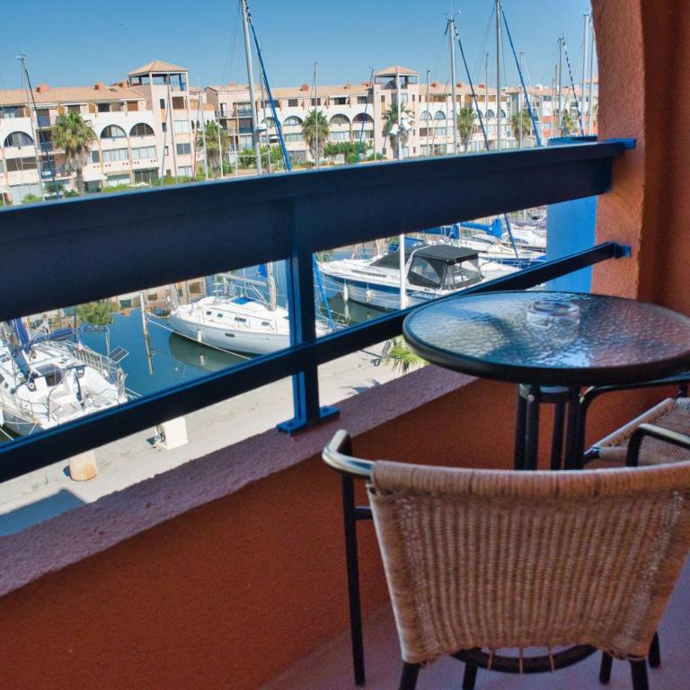 Cit'Hotel des 2 Golfs - Chambre Triple Vue Port - 4