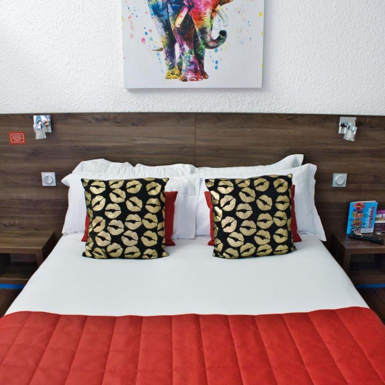 Cit'Hotel des 2 Golfs - Chambre Double - Vue sur Village - 3