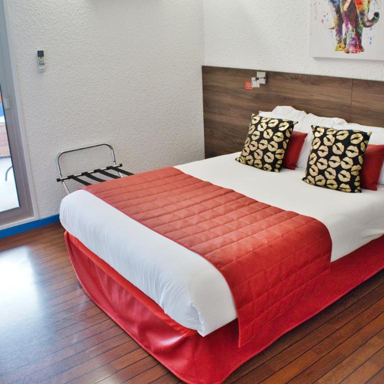 Cit'Hotel des 2 Golfs - Chambre Double - Vue sur Village - 4