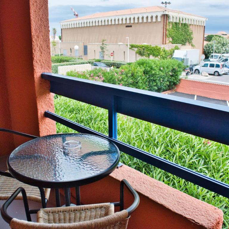 Cit'Hotel des 2 Golfs - Chambre Double - Vue sur Village - 10