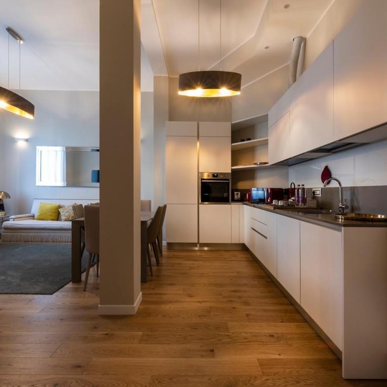Heart Milan Apartments Duomo District - Three-Bedroom Deluxe Apartment - Galleria del Corso 4 - 6