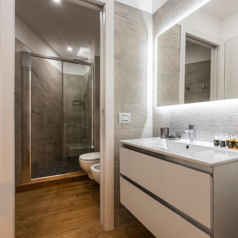 Heart Milan Apartments Duomo District - Three-Bedroom Deluxe Apartment - Galleria del Corso 4 - 2
