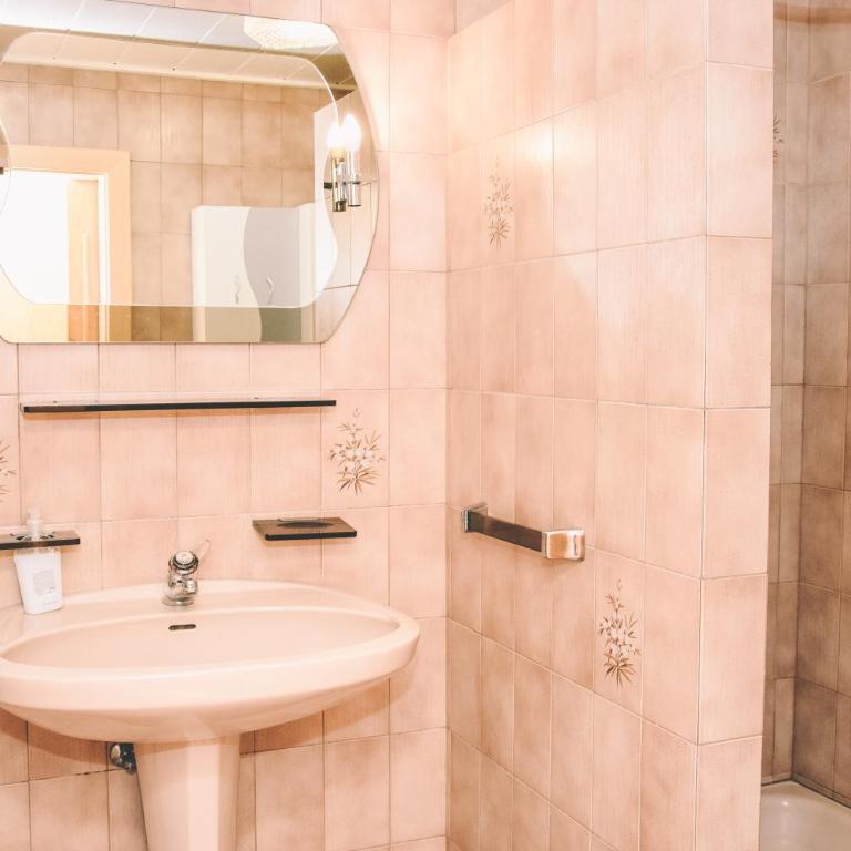 Pension s'Platzl Stuhleck - Apartment mit 2 Schlafzimmern und Balkon - 17