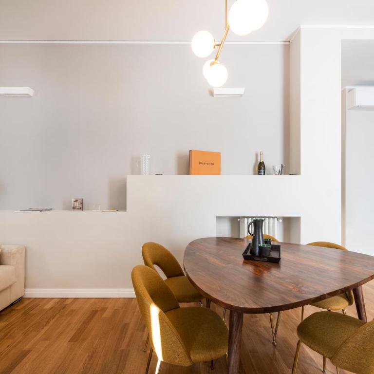 Heart Milan Apartments Duomo District - Appartamento Deluxe con 2 Camere da Letto - Galleria del Corso 4 - 6