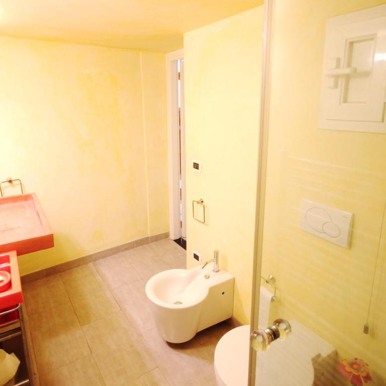 Due Papi - Camera economica letti singoli con bagno privato esterno - 11