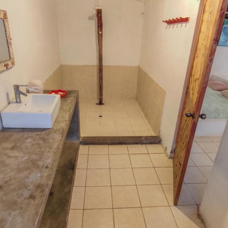 SEBAS GUEST HOUSE - Cama en habitación femenina compartida de 4 camas - 5