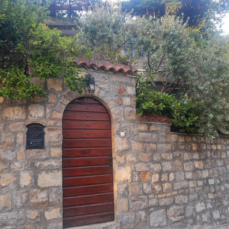 Sea-side Old Stone Villa with a private Garden - Vila sa 3 Spavaće Sobe - 1