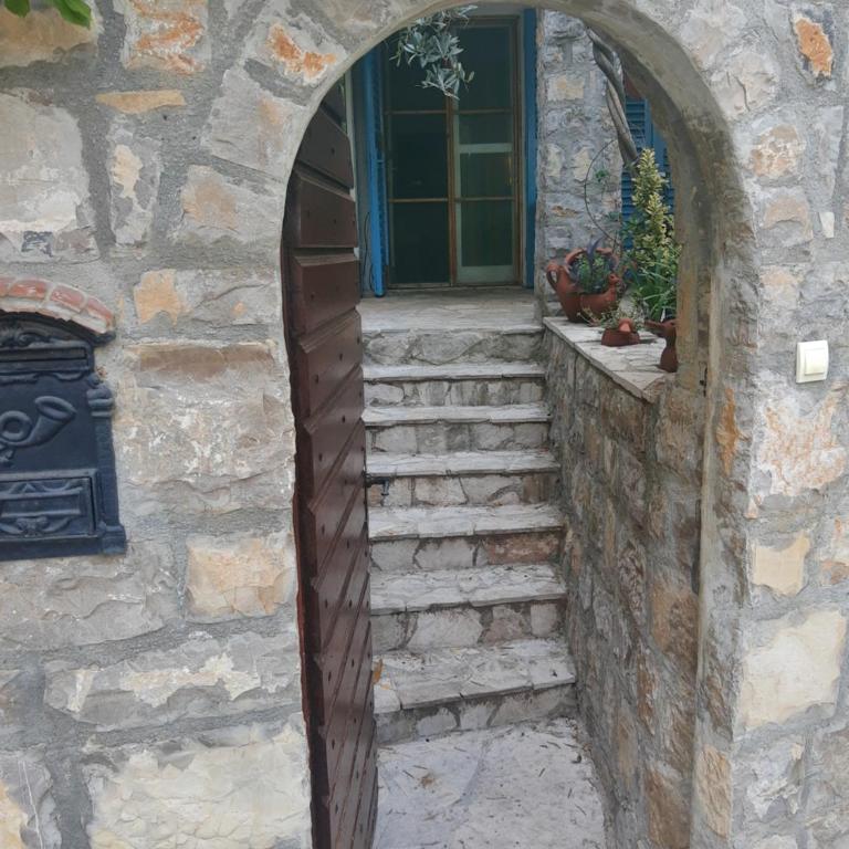 Sea-side Old Stone Villa with a private Garden - Vila sa 3 Spavaće Sobe - 11