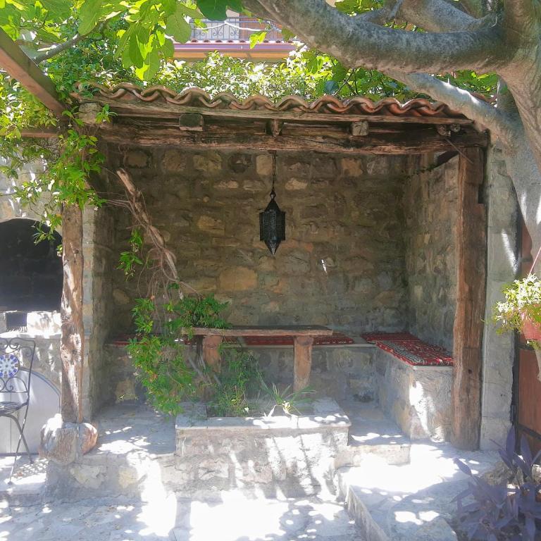 Sea-side Old Stone Villa with a private Garden - Vila sa 3 Spavaće Sobe - 7