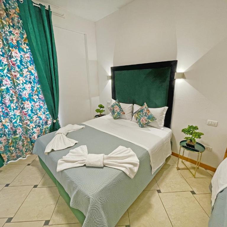 Vitti's Home Verona 3 - Camera Quadrupla con Bagno Privato - 1
