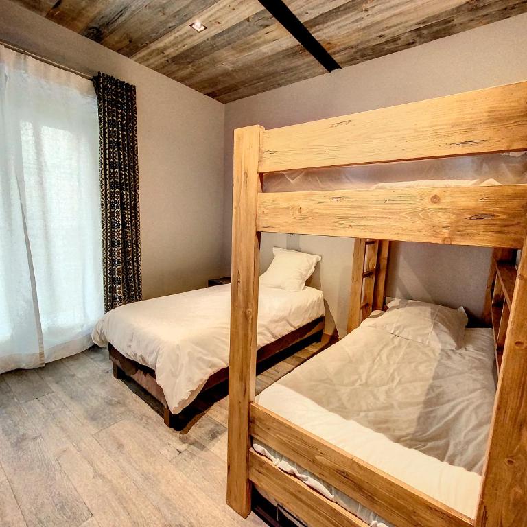 LES ALPES III - Three-Bedroom Apartment - 11
