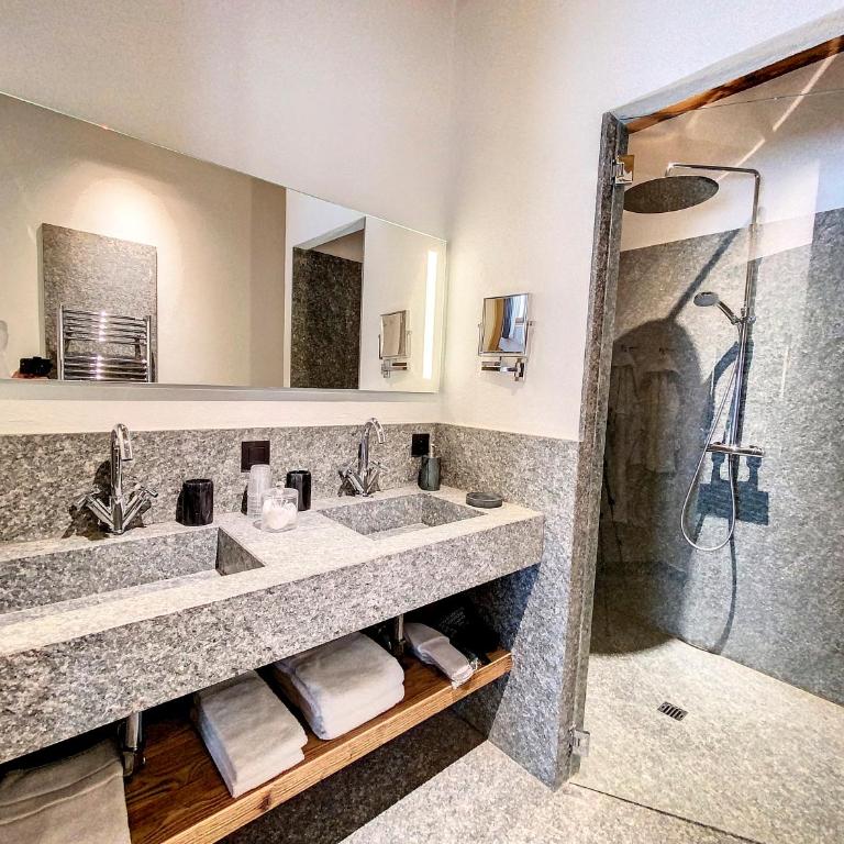 LES ALPES III - Three-Bedroom Apartment - 10
