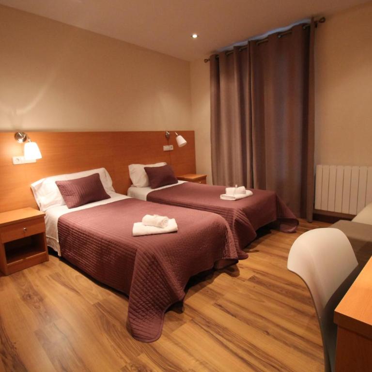 Hostal Orleans - Double or Twin Room with Private Bathroom - 42