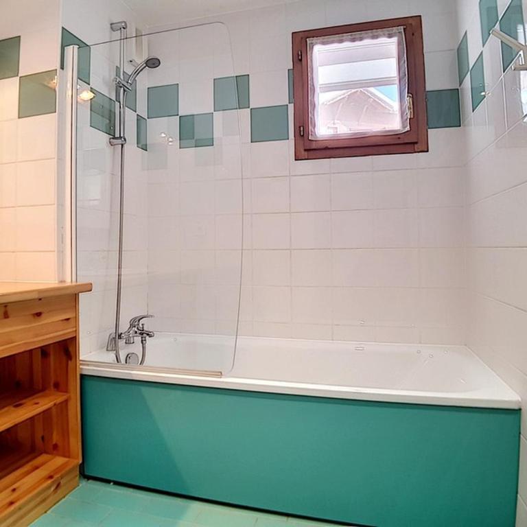 Appartement spacieux rénové, proche des pistes, balcon, sauna, hammam, WIFI - FR-1-344-753 - Appartement - 11