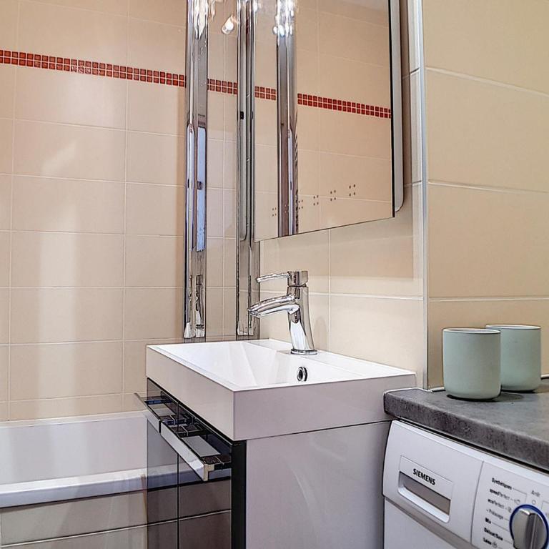 Appartement rénové 3 pièces · Balcon · 6 personnes - FR-1-344-857 - Apartment - 9