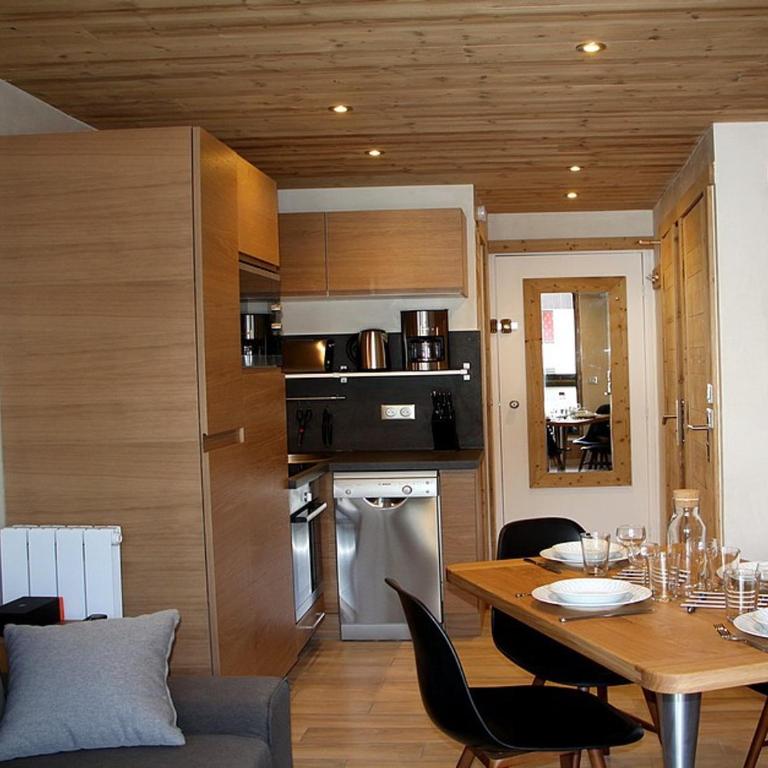 Appartement rénové proche pistes avec balcon - FR-1-344-893 - Apartment - 1