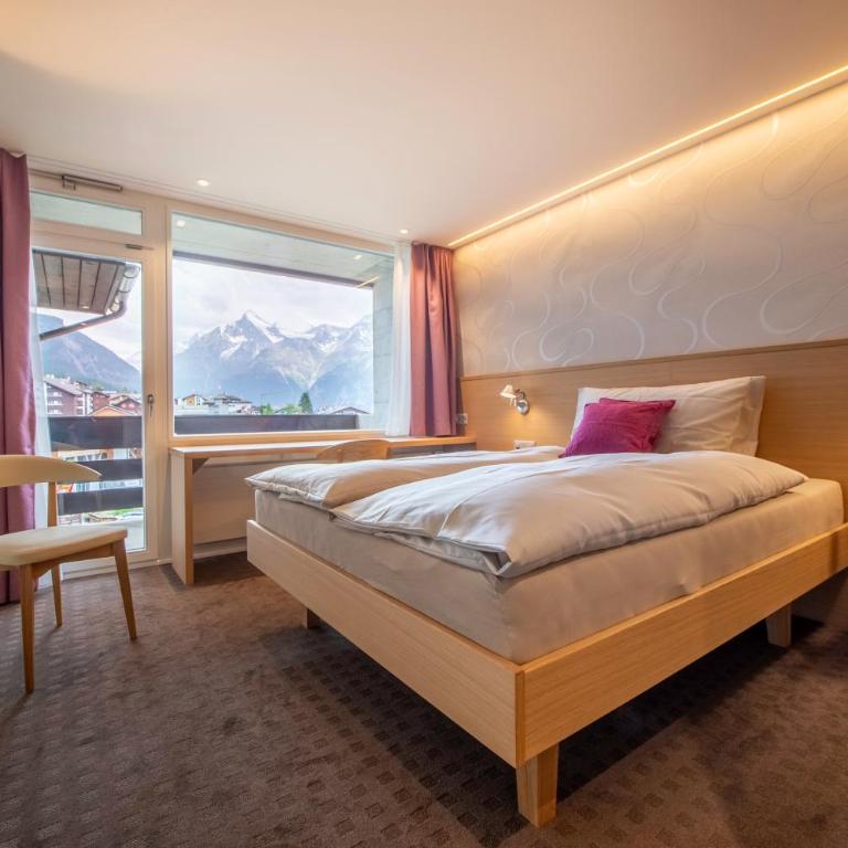 Hotel Gädi - Zimmer mit Queensize-Bett und Balkon - 2