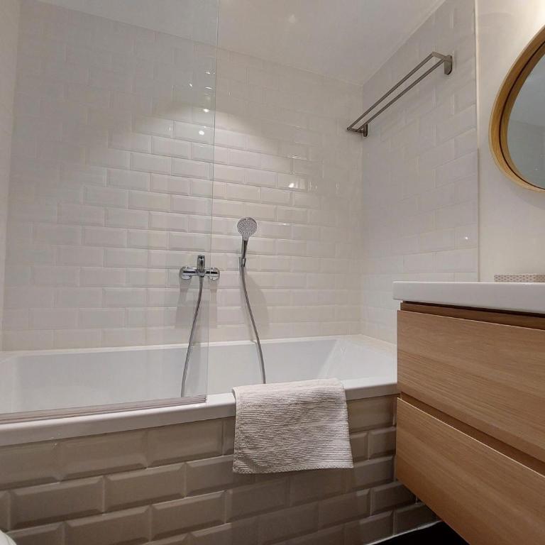 Appartement rénové, ski aux pieds, balcon, 7 personnes, WIFI - FR-1-346-313 - Appartement - 8