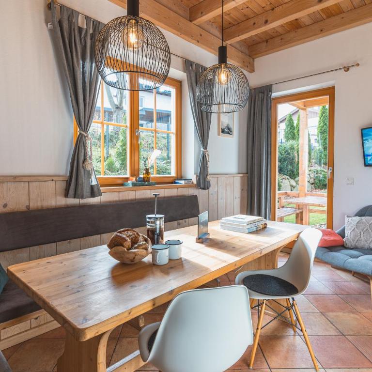 Dorfchalets & Apartments - in Kaprun centre including FREE entry Tauern Spa and Summer Card - Chalet (6 Erwachsene) - kostenfreier Zugang zum VIP Tauern Spa - 1