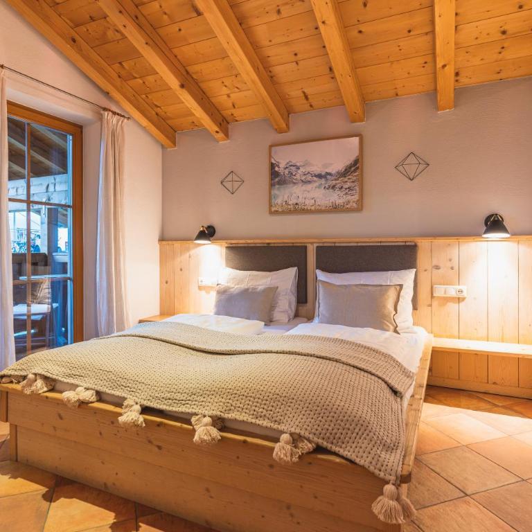 Dorfchalets & Apartments - in Kaprun centre including FREE entry Tauern Spa and Summer Card - Chalet (6 Erwachsene) - kostenfreier Zugang zum VIP Tauern Spa - 6