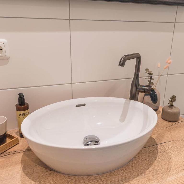 Dorfchalets & Apartments - in Kaprun centre including FREE entry Tauern Spa and Summer Card - Apartment mit Terrasse (2 Erwachsene) und kostenfreiem VIP-Eintritt ins Tauern Spa - 9