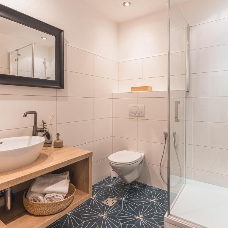 Dorfchalets & Apartments - in Kaprun centre including FREE entry Tauern Spa and Summer Card - Apartment mit Terrasse (2 Erwachsene) und kostenfreiem VIP-Eintritt ins Tauern Spa - 3
