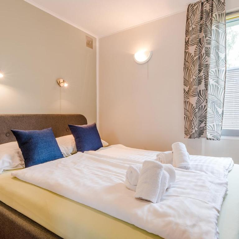 Relax Camping Seewirt - Bungalow mit 2 Schlafzimmern - 1