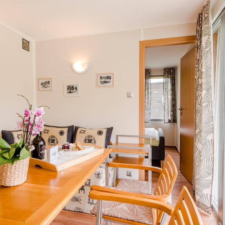 Relax Camping Seewirt - Bungalow mit 2 Schlafzimmern - 8