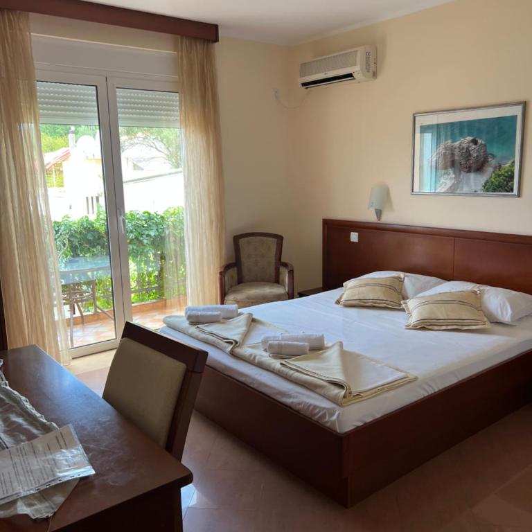 Apartments Villa Sveti Nikola - Dvokrevetna Soba s Bračnim Krevetom s Pogledom na Vrt - 3