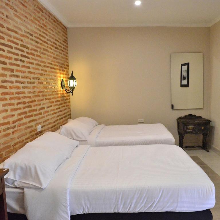 Hotel Galeria la Trinidad - Deluxe Triple Room - 7