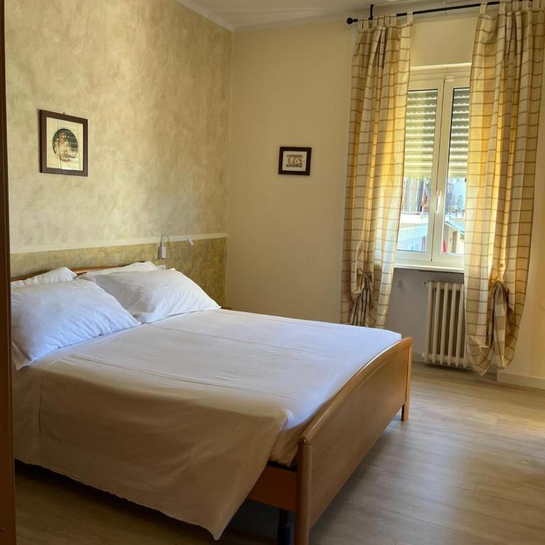 Albergo AQUILA - Camera King con Vista Lago - 2