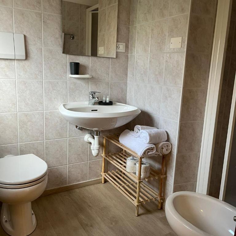 Albergo AQUILA - Camera Tripla con Bagno - 1