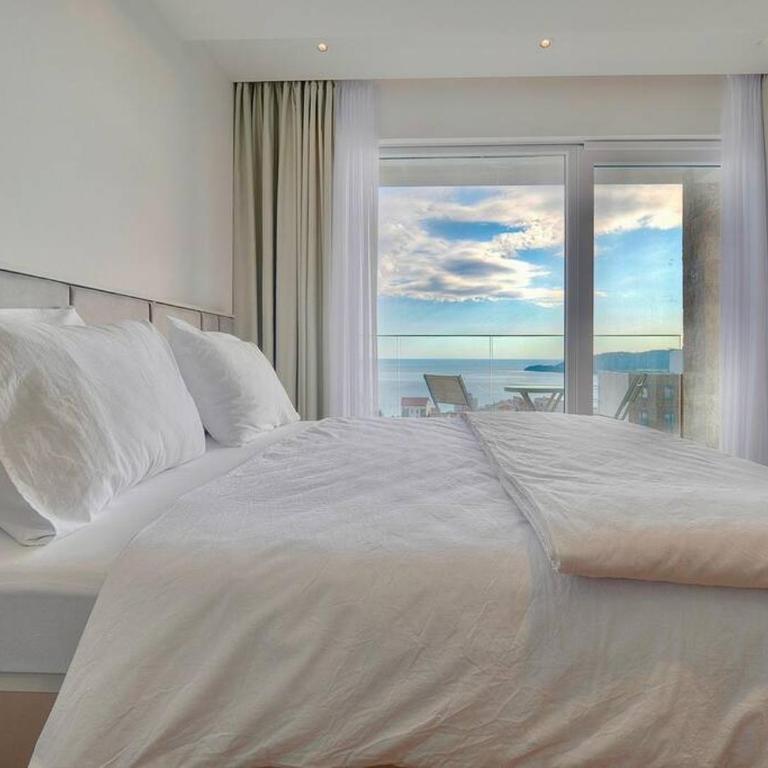 Lovely Partial Sea View one bedroom Flat in Horizon Residences A24 - One-Bedroom Apartment - 1