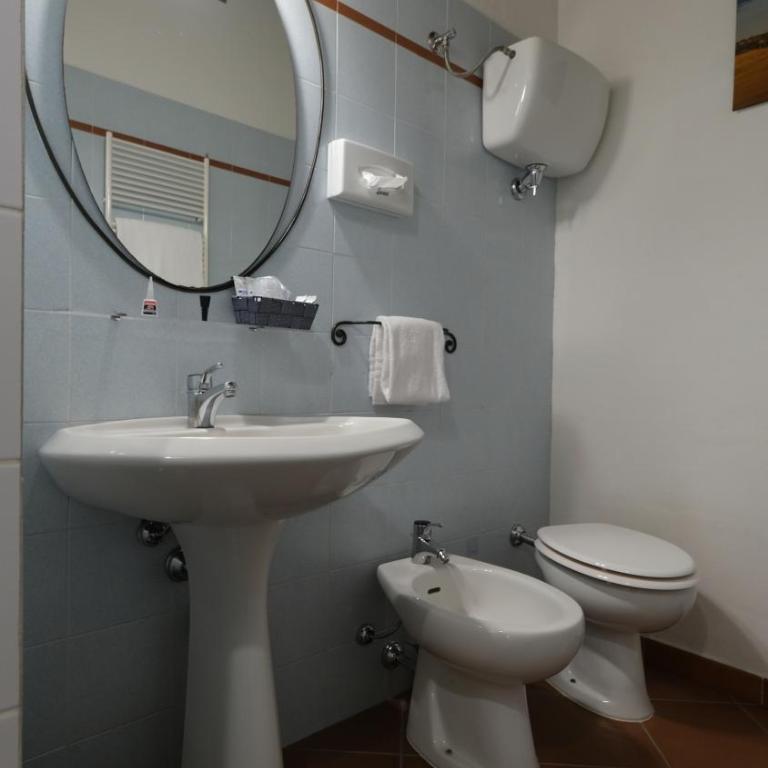 Oliviera Camere - Camera Familiare con Bagno Privato - 1