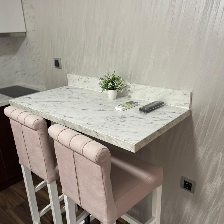 Pink House Apartments - Suite - 10