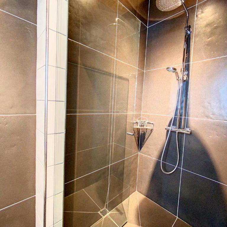 LES ALPES III - Three-Bedroom Apartment - 23