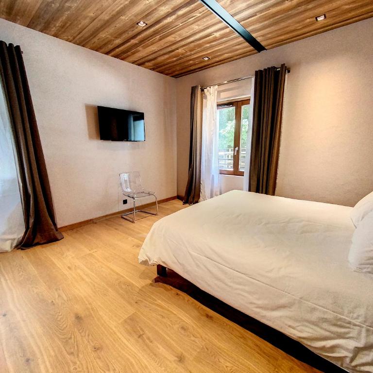 LES ALPES III - Three-Bedroom Apartment - 17