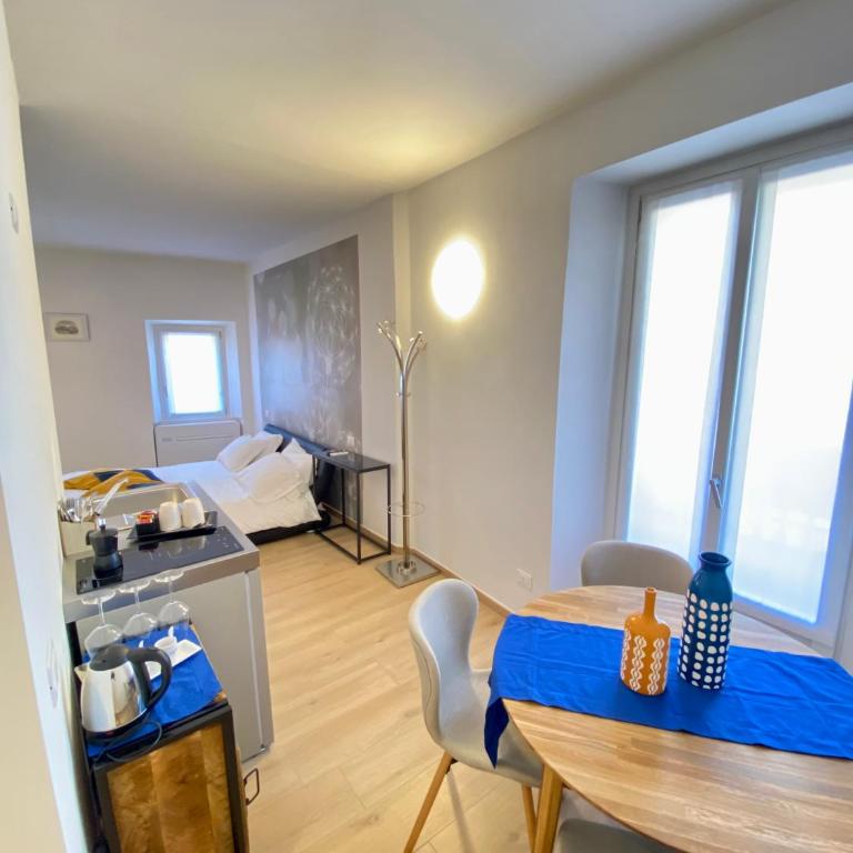 Isola Bella Studios - One-Bedroom Apartment - 4