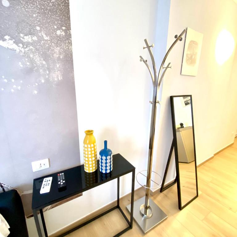 Isola Bella Studios - One-Bedroom Apartment - 2