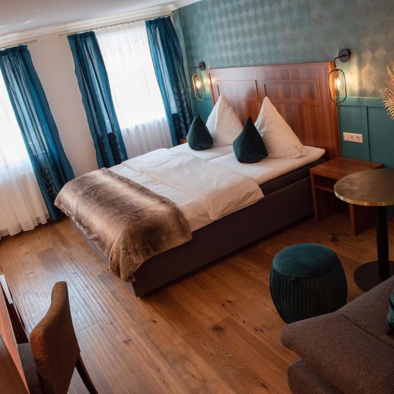 ZUM SCHLOSS - Boutique-Hotel - Superior Doppelzimmer - 2