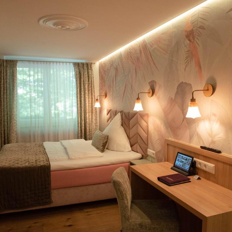 ZUM SCHLOSS - Boutique-Hotel - Zimmer mit Queensize-Bett - 5