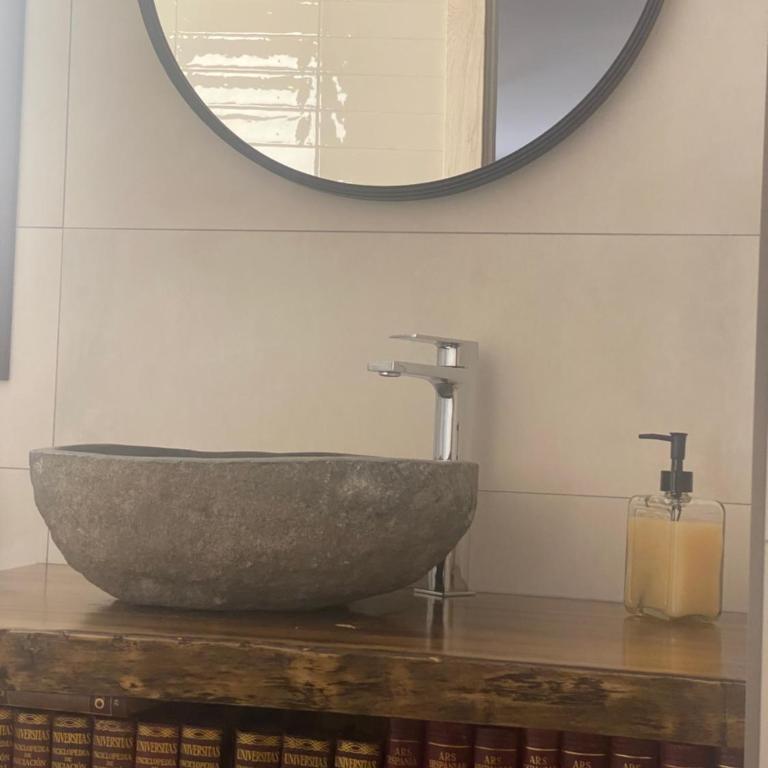 ATENEO CUENCA Suites con cocina en el casco histórico - Suite con balcón - 9