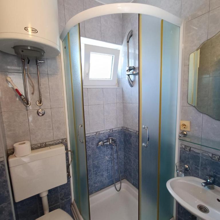 Martinović Rooms - Dvokrevetna Soba sa Zasebnim Krevetima - 6