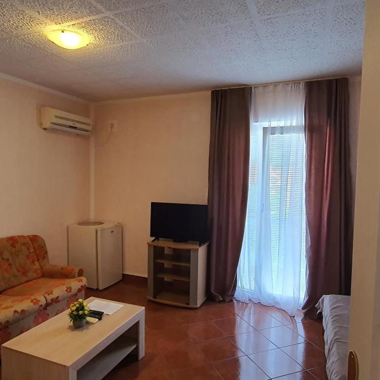 Martinović Rooms - Trokrevetna Soba sa Balkonom - 2